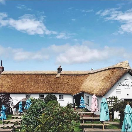 The Old Smithy Inn Welcombe Exterior photo
